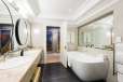 Deluxe House Room bathroom